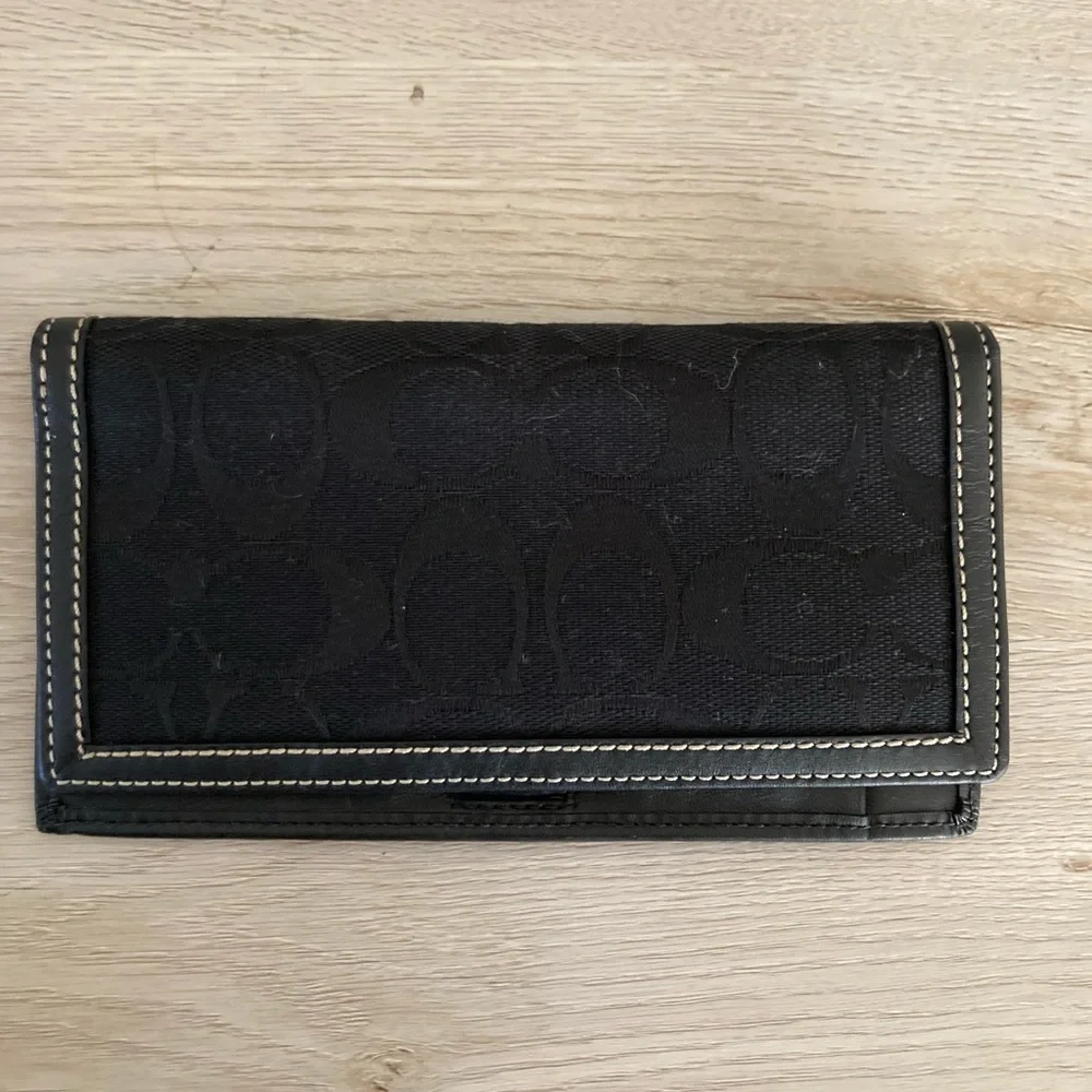 ❌SOLD Coach Black Signature Logo Clutch Wallet - Picture 1 of 4